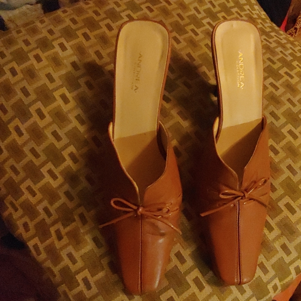 Andrea collection leather mules